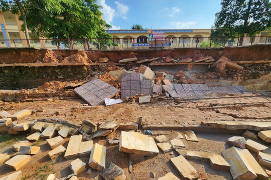 Trường tiểu học bị sạt lở, Hà Nội công bố tình huống khẩn cấp