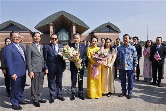 Chủ tịch Quốc hội kết thúc tốt đẹp chuyến thăm chính thức Malaysia, dự AIPA-46