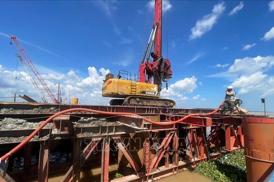 Tập trung nhân lực, thiết bị đảm bảo tiến độ Cầu Đại Ngãi trên Quốc lộ 60