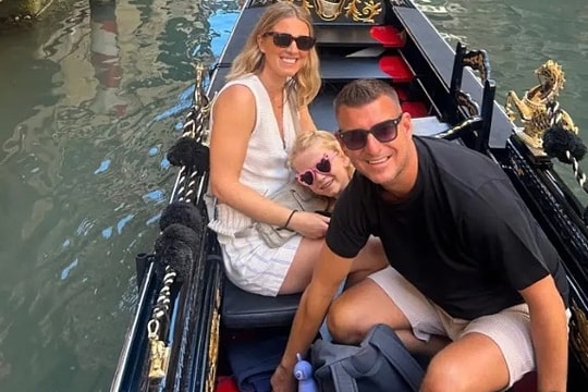 Vợ chồng đi vòng quanh thế giới vì chi phí rẻ hơn ở nhà