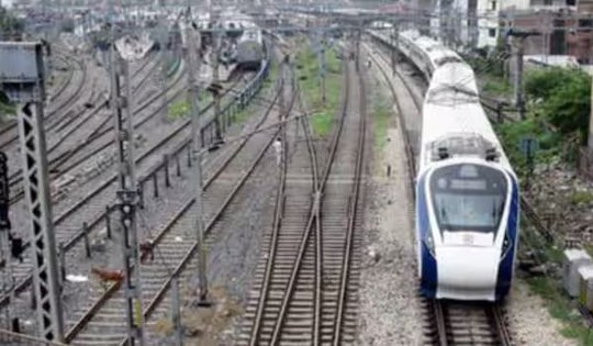 Băng qua đường ray xe lửa, 3 người tử vong thương tâm