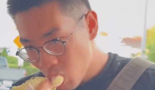 Gia đình du khách sợ sầu riêng tới già vì phải ăn 5,5 kg ngay trước giờ bay