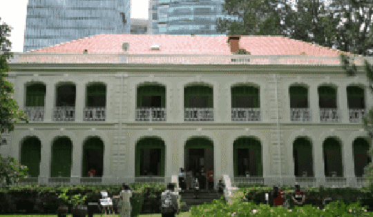 VIDEO: Giới trẻ thích thú chiêm ngưỡng kiến trúc Dinh thự Pháp tại TP HCM