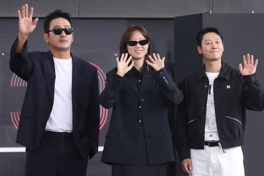 Dàn diễn viên bị chỉ trích vì đến muộn, không xin lỗi