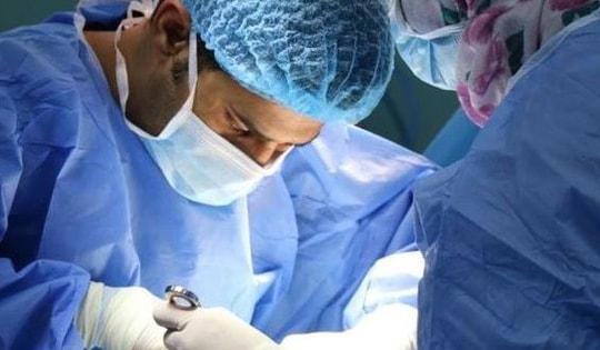 Chuyện lạ: Người đàn ông mù suốt 20 năm bất ngờ nhìn lại được sau khi... cấy răng vào mắt