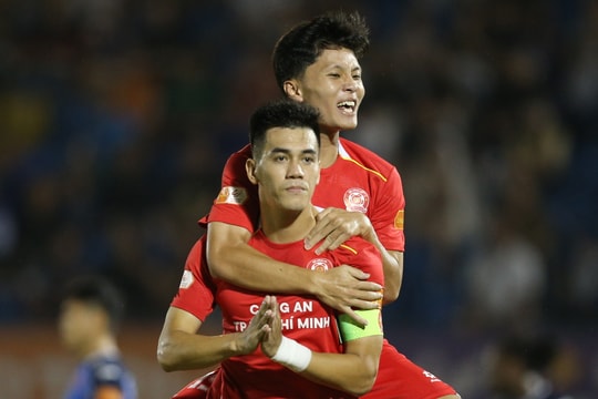 Tiến Linh ghi bàn rồi phản lưới, CLB Công an TP.HCM vẫn giành chiến thắng