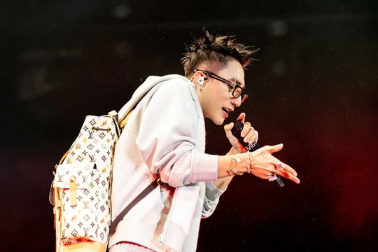 Sau 'Hơn 10 năm rồi', Sơn Tùng M-TP ra intro mới khiến fan đứng ngồi không yên