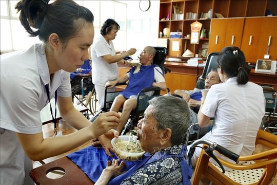 Nhà dưỡng lão bán trú cần chính sách mở đường