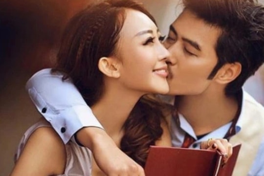 Tôi sợ hãi khi chồng suốt ngày đóng vai “tổng tài” giàu sang trên mạng