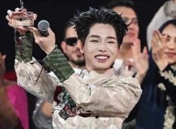 Đức Phúc vô địch cuộc thi hát ở Nga