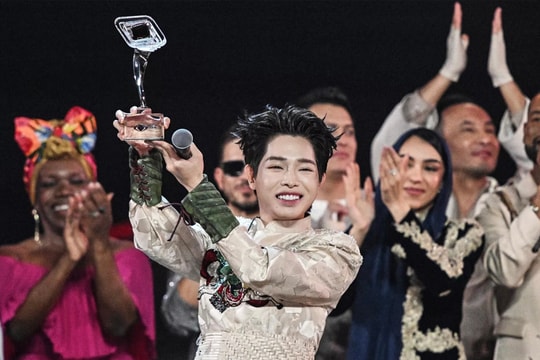 Thủ tướng biểu dương thành tích của Đức Phúc tại cuộc thi âm nhạc Intervision