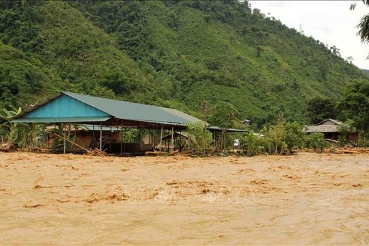 Cảnh báo mưa lớn cục bộ ở 5 tỉnh phía Bắc, đề phòng lũ quét, sạt lở đất