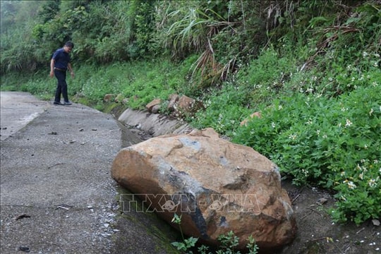 Tiềm ẩn nguy cơ gây nguy hiểm do đá rơi trên cung đường Đặng Thùy Trâm - Bùi Hui