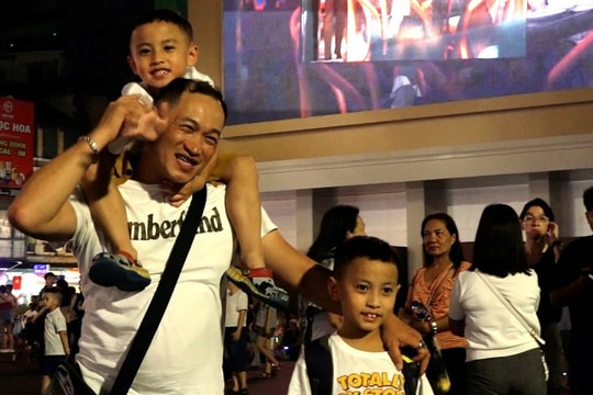 Quảng trường Đông Kinh Nghĩa Thục hút khách vui chơi sau cải tạo