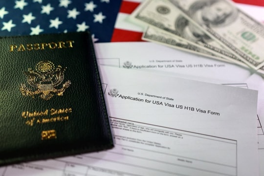 Visa H-1B là gì, ai đủ điều kiện được cấp visa H-1B ở Mỹ?