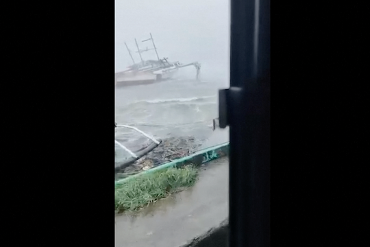 Siêu bão Ragasa tấn công, Tổng thống Philippines báo động toàn diện cơ quan ứng phó thảm họa