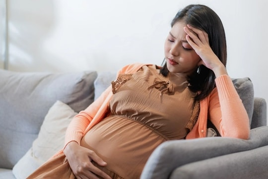 Bạn trai “bỏ trốn” khi biết tôi có bầu, một người lạ đột ngột tìm đến cửa