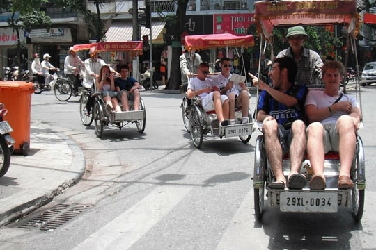 Khách Australia bị 'chặt chém' 1,2 triệu đồng đi xích lô ở phố cổ
