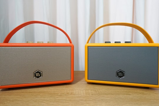 Alpha Works W89 - loa di động 'retro' giá 3,6 triệu đồng