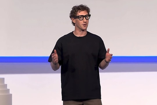 Mark Zuckerberg: 'Phí vài trăm tỷ USD còn hơn chậm chân'