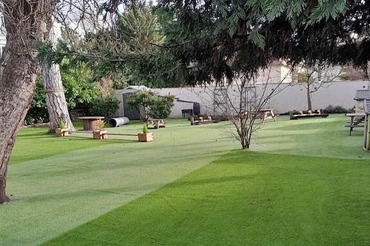 Vụ kiện nhà trường bị cấm sử dụng sân chơi vì gây ồn cho cư dân giàu có