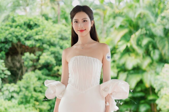 Nữ sinh Ngoại thương trả lời song ngữ gây sốt tại Hoa hậu Du lịch Việt Nam