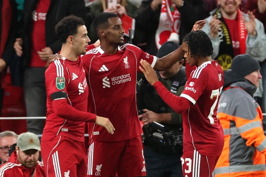 Tiền đạo giá 4.500 tỷ đồng ghi bàn, Liverpool vất vả thắng đội hạng dưới