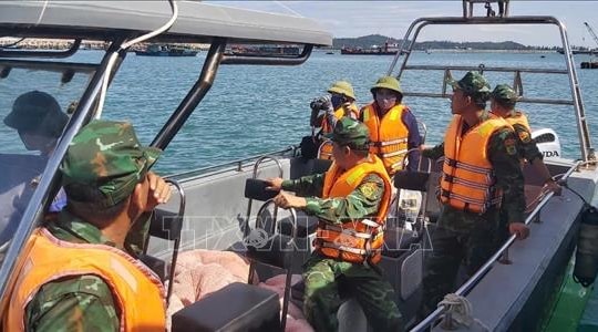 Bão số 9 giảm cấp, hướng về đất liền phía Đông tỉnh Quảng Ninh