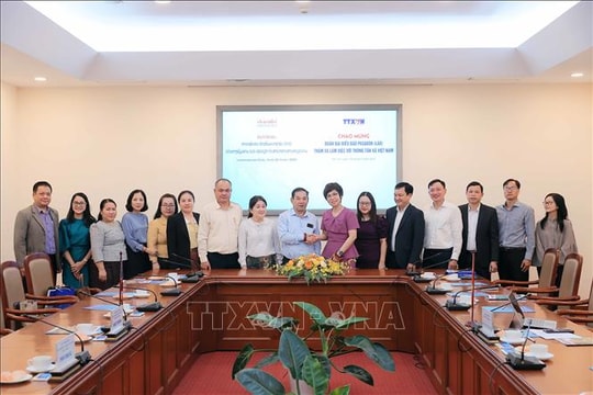 Tổng Giám đốc Thông tấn xã Việt Nam tiếp Đoàn đại biểu Báo Paxaxon (Lào)