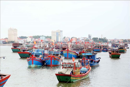 Bộ Xây dựng triển khai nhiều giải pháp khẩn cấp ứng phó bão số 9