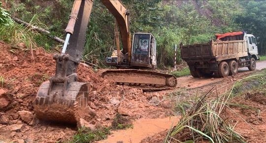 Ứng phó bão số 9: Cục Đường bộ yêu cầu xử lý ngay các vị trí sạt lở lớn gây ách tắc giao thông