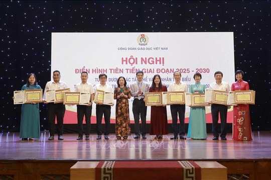 Tôn vinh điển hình tiên tiến ngành Giáo dục Việt Nam