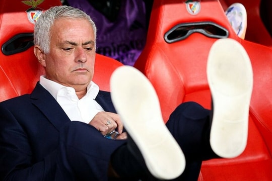 Mourinho: 'Tôi ngồi nhà còn kiếm nhiều tiền hơn huấn luyện Benfica'