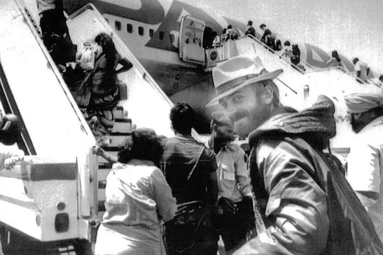 16 tiếng đấu trí với nhóm không tặc cướp máy bay trên đường băng