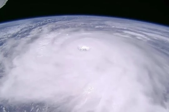 Lý do bão mùa thu thường dữ dội