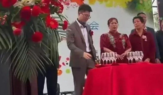 Chú rể 29 tuổi cưới vợ 51 tuổi, gia thế cô dâu gây bất ngờ