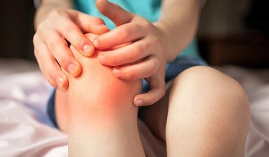 "Thủ phạm" khiến bé gái bỗng dưng đau khớp gối