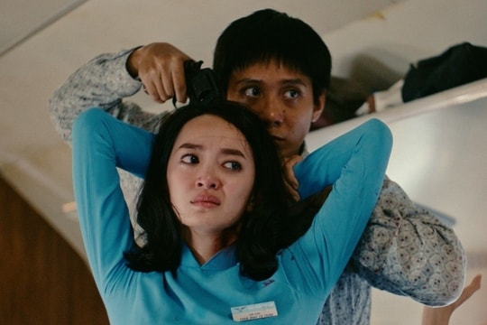 'Tử chiến trên không' thu 100 tỷ