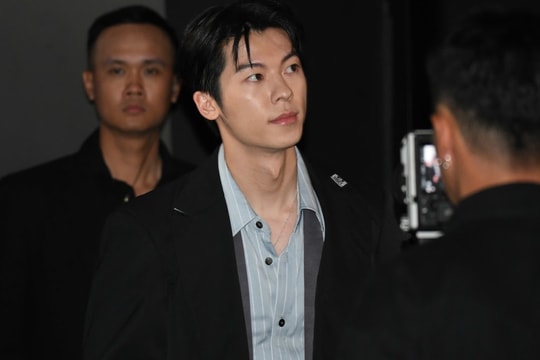 Khoảnh khắc 'tuyệt đối điện ảnh' của mỹ nam Hứa Quang Hán ở TP.HCM