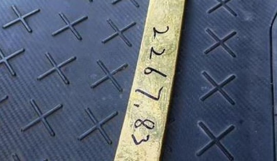 Nhặt được thỏi vàng 2,2kg, nam shipper được hậu tạ 3,7 triệu đồng và diễn biến bất ngờ