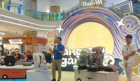 Quy định mới: Trẻ em đi ô tô cần thiết bị an toàn