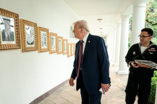 Ông Trump loại hình ảnh ông Biden khỏi 'Đại lộ Danh vọng Tổng thống'