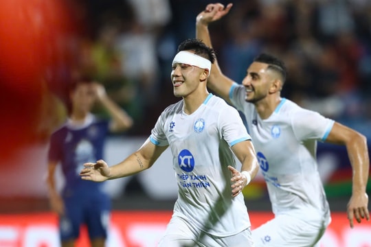 Ngoại binh bị đuổi, cựu sao U23 Việt Nam giúp CLB Nam Định thắng đội Campuchia