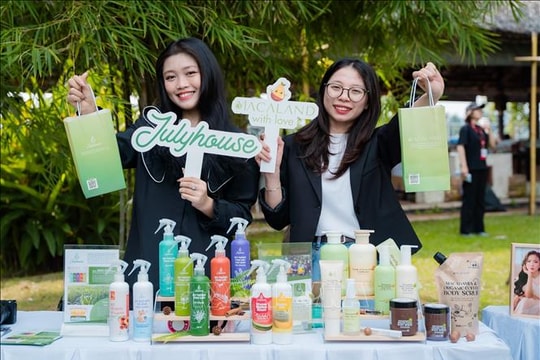 Doanh nghiệp Việt xoay trục mạnh trên 'đường đua' thương mại điện tử