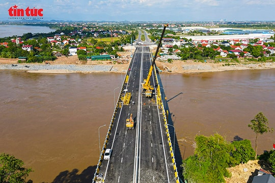 Ảnh 360Người dân Phú Thọ đếm ngược ngày thông xe cầu Phong Châu, Phú Thọ