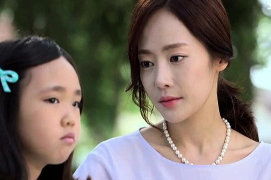 Thấy mẹ hết lòng chăm con chồng, con ruột nói một câu khiến tôi đau đớn