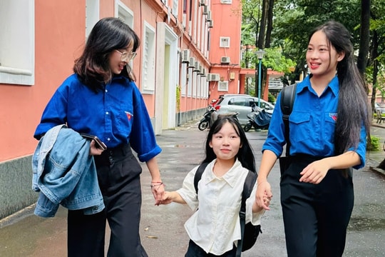 Đường trở thành cử nhân IT của cô gái tí hon mồ côi