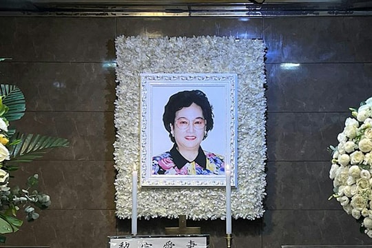 Lê Tư tiễn biệt diễn viên TVB Lê Tuyên