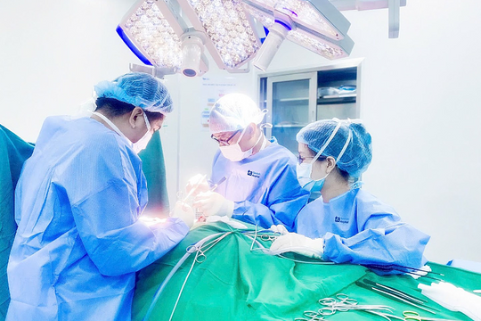 Phát hiện ung thư da từ nốt ruồi bất thường ở mũi