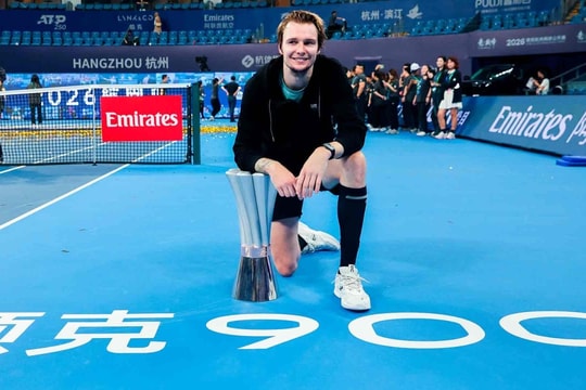 Tay vợt hết ghét tennis nhờ vô địch liên tục